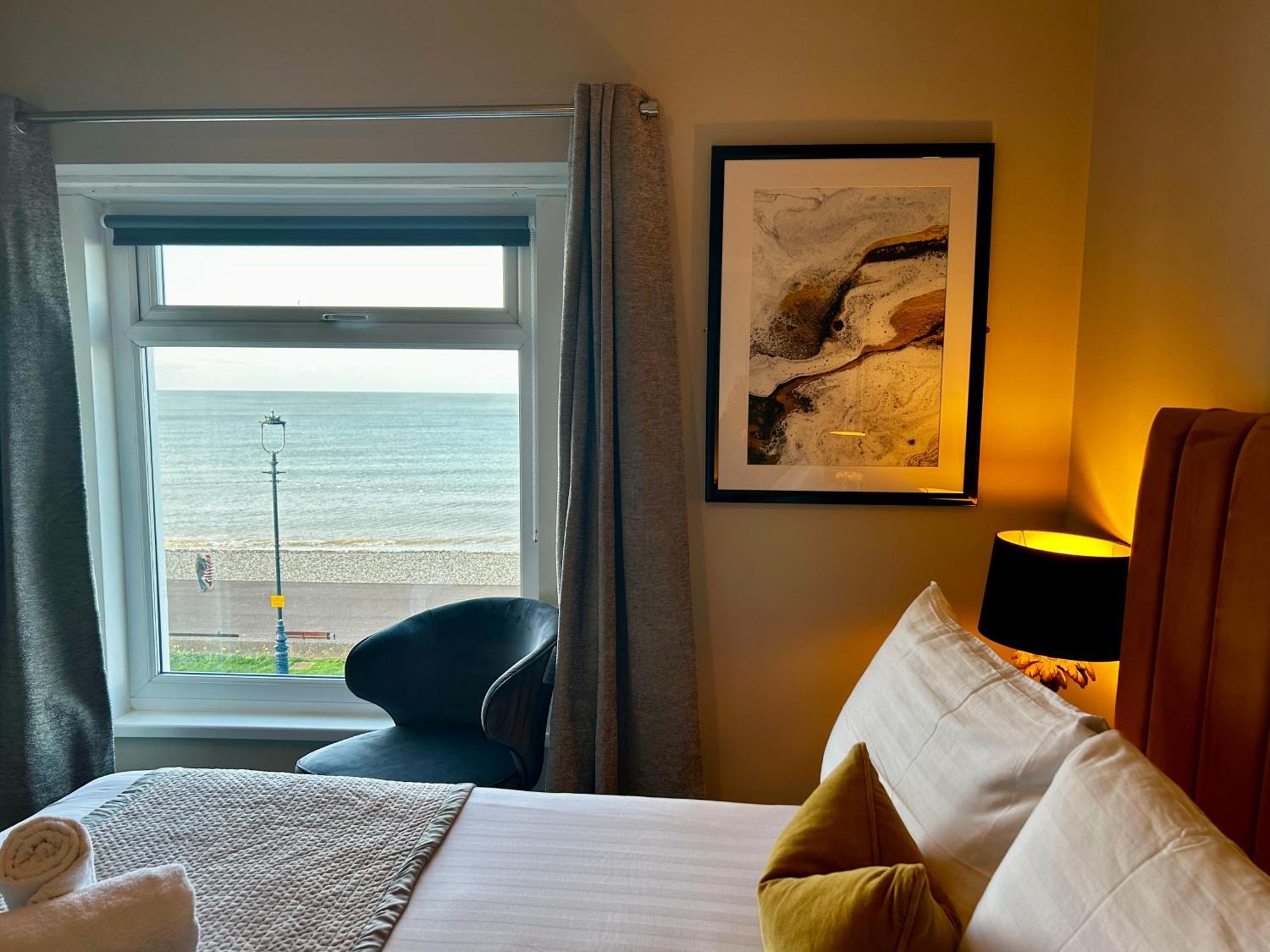Hotel No5, Beachfront With Free Private Car Park Llandudno Kültér fotó