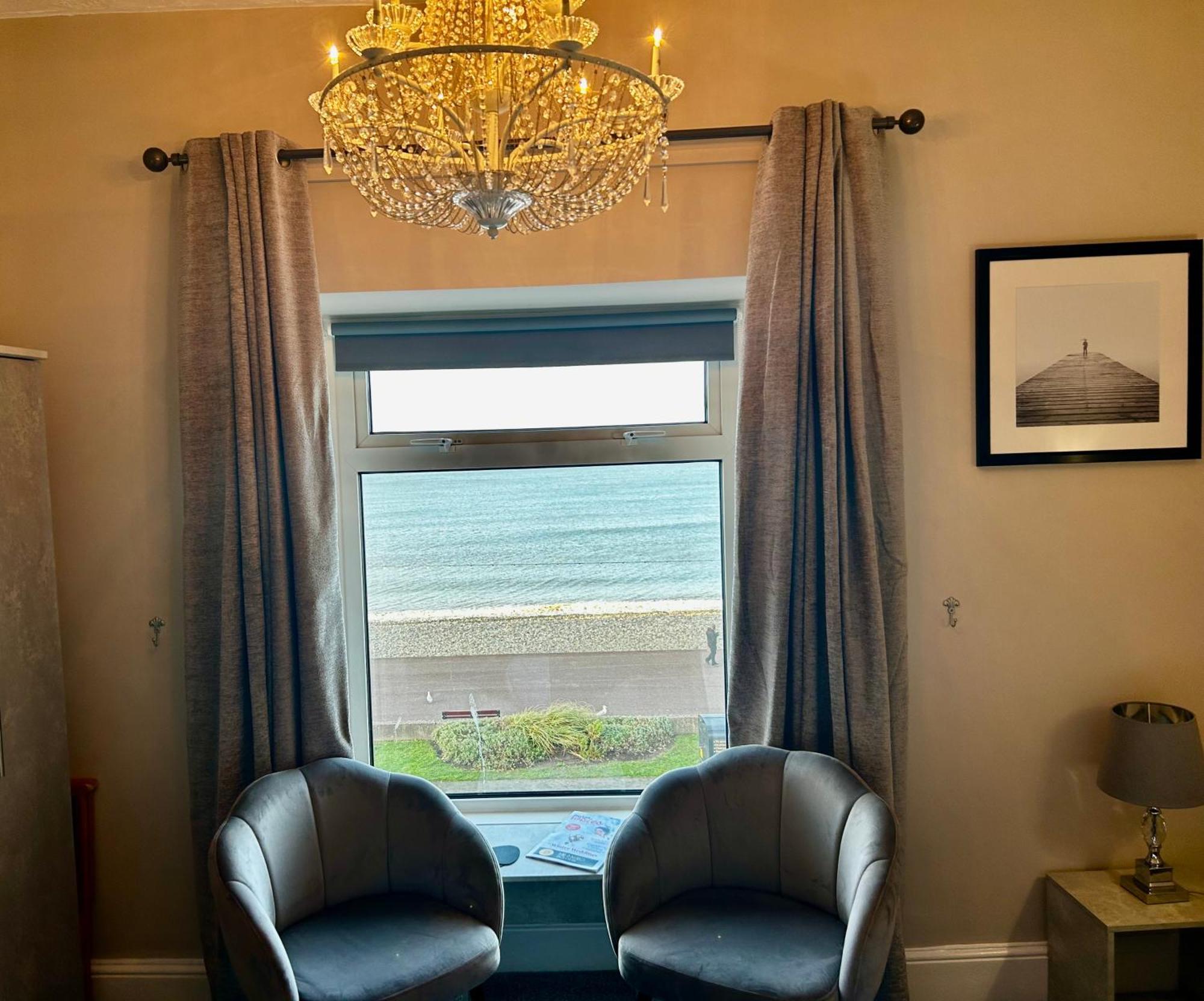 Hotel No5, Beachfront With Free Private Car Park Llandudno Kültér fotó